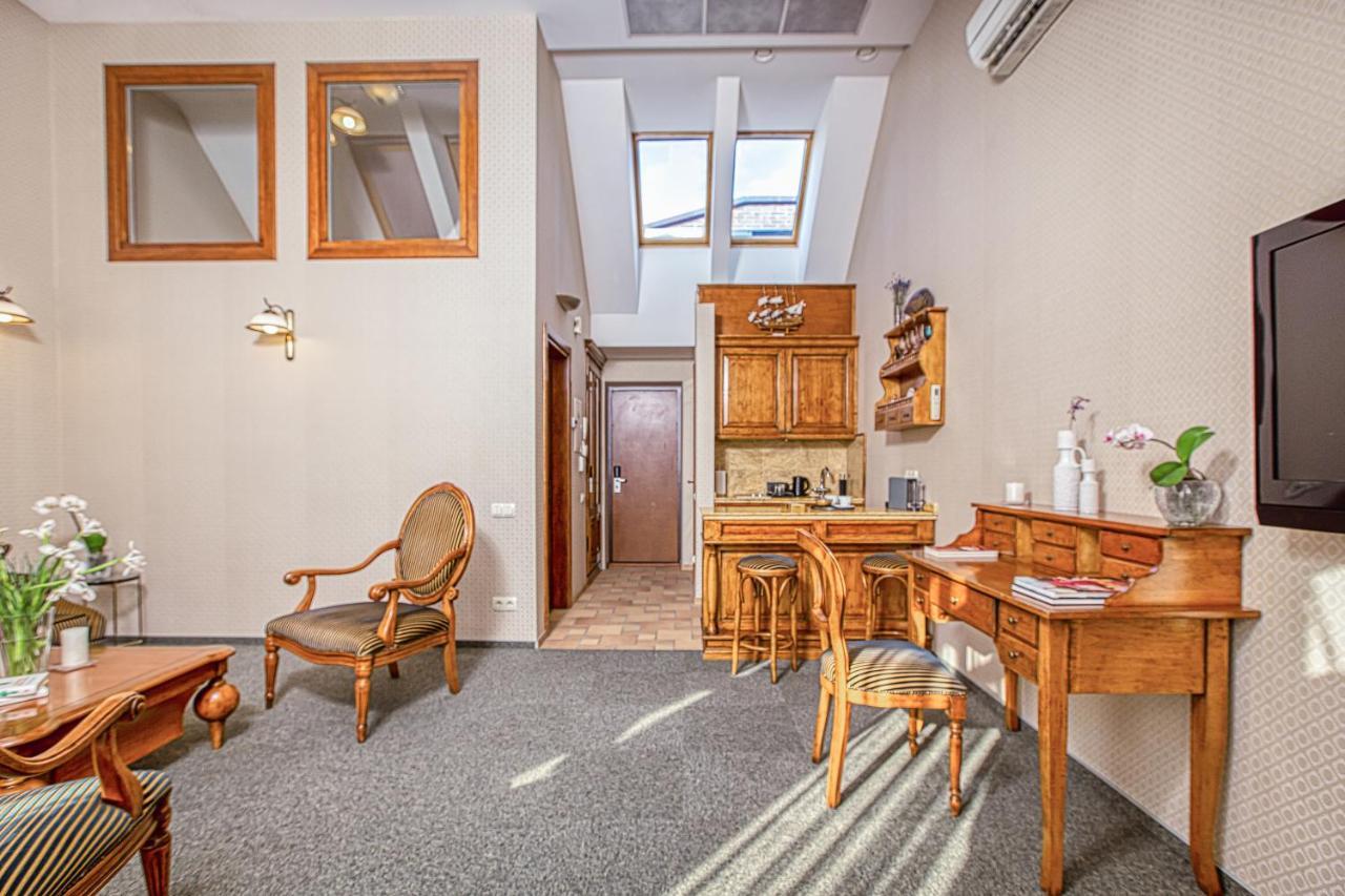 White Lily Apartment Klaipėda Exteriör bild